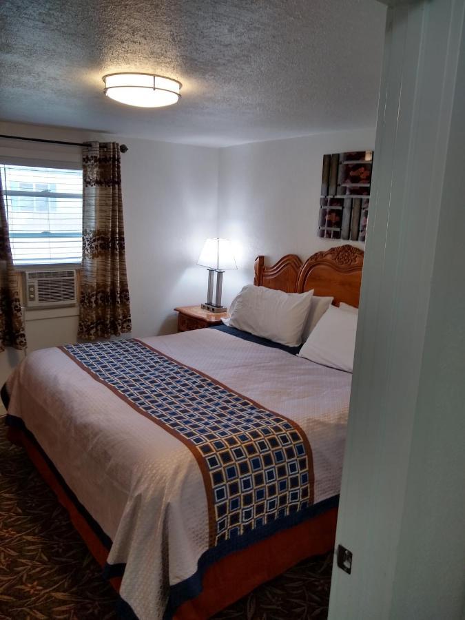 Holiday Motel Bend Extérieur photo