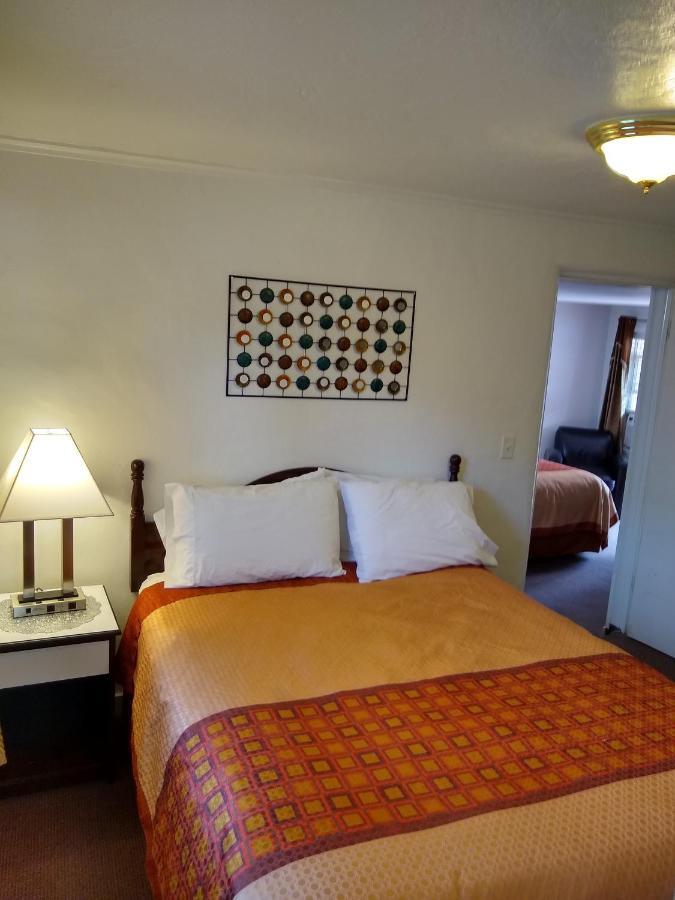 Holiday Motel Bend Extérieur photo