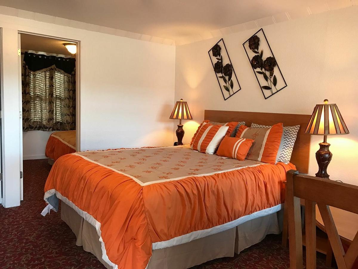 Holiday Motel Bend Extérieur photo